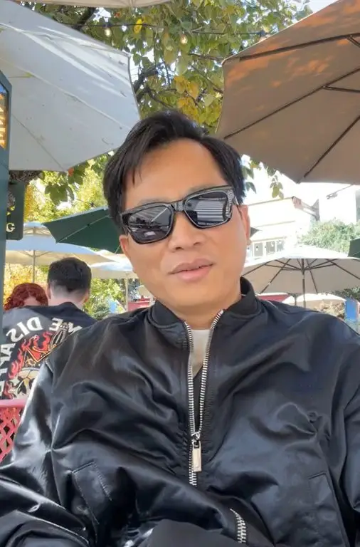 Hoàng Kim Khánh trong livestream từ Hàn Quốc